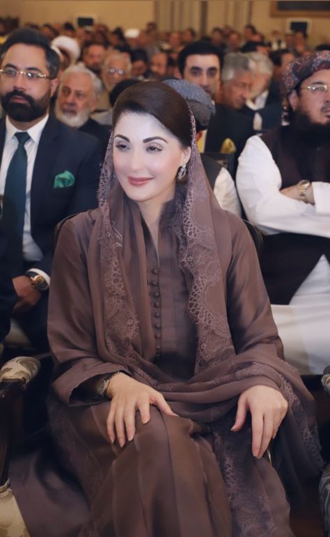 Maryam Nawaz 2022 Marium Nawaz Dressing, Mariam Nawaz Dresses, Maryam Nawaz Dresses, Mariam Nawaz, Reham Khan, Maryam Nawaz, Indian Wedding Gowns, Lace Dress Design, Designer Kurti Patterns