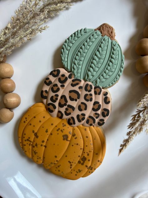 Leopard Print Cookies Decorated, Stacked Pumpkin Cookies Decorated, Pumpkin Cookies Decorated, Sweater Texture, Cookie Board, Pumpkin Sugar Cookies, Gold Pumpkins, Pumpkin Fall Decor, Stacked Pumpkins