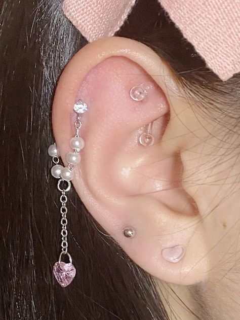 Ethereal Piercings, Theme Ear Piercings, Piecerings Ideas, Ear Inspo Silver, Pierced Ears Ideas, Edgy Ear Piercings Aesthetic, Korean Piercings, Korean Ear Piercing, Ear Percinings Ideas