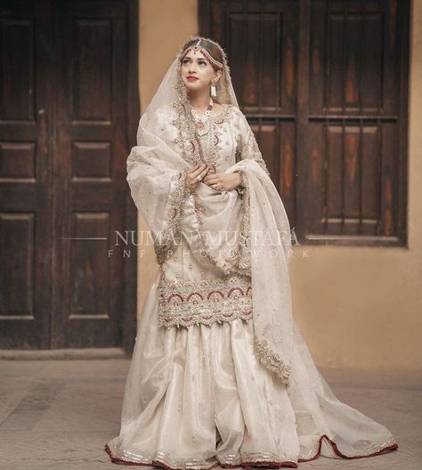 Nikha dresses idea Nikah Ideas, Nikah Dresses, Coldplay Wallpaper, Crochet Cable Knit, Nikkah Outfit, Dupatta Draping, Indian Things, Draping Styles, Nikah Ceremony