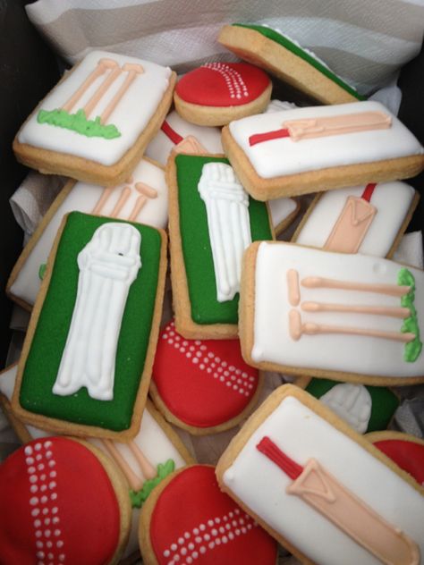 Cricket Cookies, Cricket Party, Cricket Birthday Cake, Hens Night Ideas, Cricket Theme Cake, Cricket Cake, Sports Cake, Sports Cookies, Cricket Collection