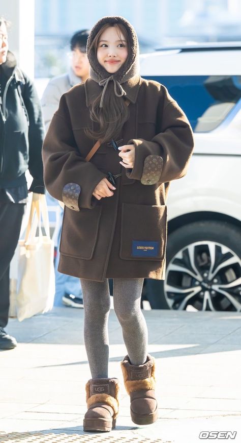 Twice Winter Outfits, Airport Fashion Winter, Twice Members, Fall Aesthetic Outfit, Duffel Coat, Korean Winter, Ootd Winter, Japan Outfit, Incheon Airport