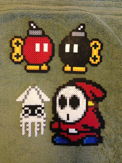 Bob-omb, Shy guy, Blooper Cartoon Perler Bead Patterns, Hama Mario, Pixels Art, Perler Creations, Pearl Beads Pattern, Beads Pattern, Man Crafts, Fuse Bead Patterns, Shy Guy