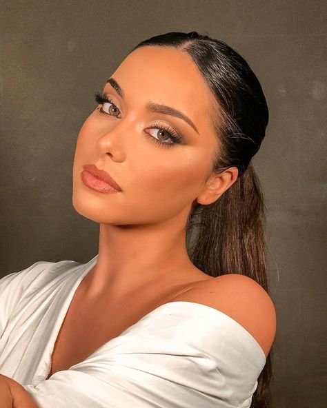 Angelica on Instagram: “Sliccccccc @alexperrinmua” Banquet Makeup, Olive Skin Makeup, Black Hair Makeup, Simple Makeup Natural, Natural Makeup For Brown Eyes, Natural Glam Makeup, Natural Everyday Makeup, Natural Makeup Tutorial, Olive Skin