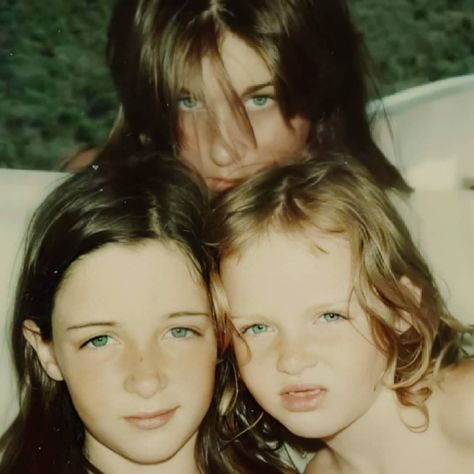 м¢¢αƒαηѕ 🌼❤ on Instagram: “Heather, Mary and Stella McCartney. Taken by Linda McCartney #paulmccartney #lindaeastman #lindamccartney #thebeatles” Paul Mccartney Kids, Heather Mccartney, Beatles Kids, Linda Eastman, Mary Mccartney, Sally Man, Paul And Linda Mccartney, Bug Boy, Beatles Photos