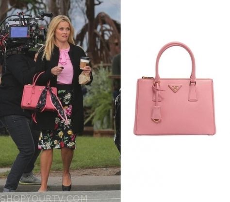 Prada Galleria Bag Outfit, Prada Galleria Bag, Purple Trench Coat, Iphone Bag, Blue Leather Bag, Prada Galleria, Worn On Tv, Big Little Lies, Midi Skirt Pencil