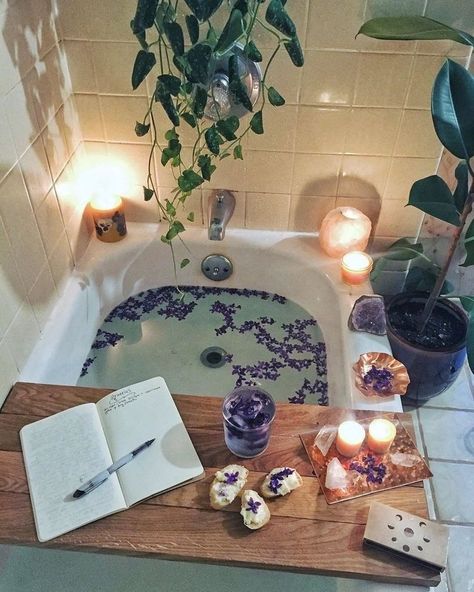 Bath Aesthetic, Deco House, Spiritual Bath, Dream Bath, Relaxing Bath, Dream Bathroom, Bath Tub, House Goals, My New Room