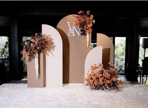 Wedding Selfie Point, Pelamin Idea, Decor Lamaran, Backdrop Lamaran, Dekor Lamaran, Selfie Point, Backdrop Inspiration, Small Stage, Brown Backdrop