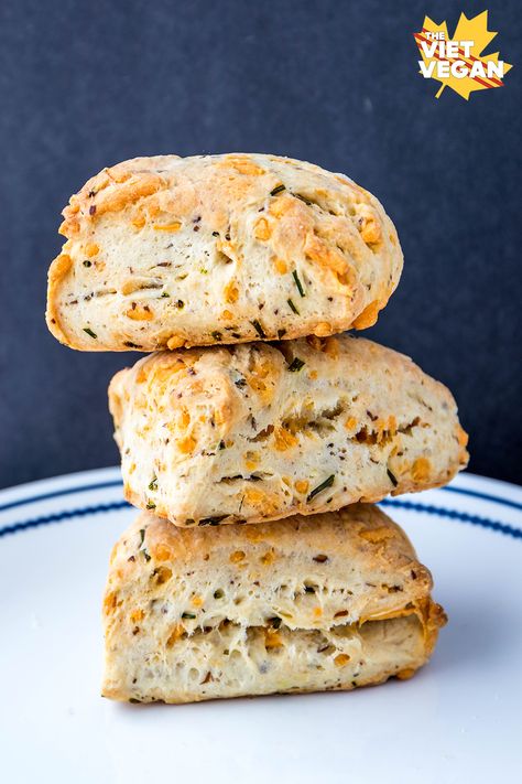 Vegan Cheddar Chive Scones Savory Vegan Baked Goods, Cheddar Chive Scones, Perfect Scones Recipe, Chive Scones, Struggle Meals, Vegan Scones, Cheese Scones, Savory Scones, Vegan Cheddar