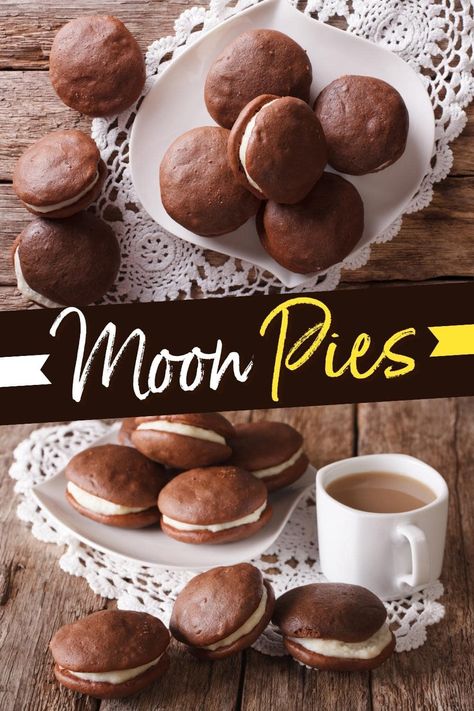 Moon pies are an iconic Southern dessert that first appeared in Tennessee and quickly became family faves. They're soft, sweet, and perfect for parties. Moonpies Recipe, Moon Pies Recipe Easy, Moon Pies Recipe, Moon Pie Recipe, Marshmallow Creme Frosting, Whoopi Pies, Whoopie Pie Filling, Pie Ideas, Butter Cookies Easy