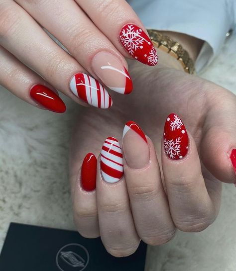 Nails Medium Almond, Press On Nails Almond, Christmas Press On Nails, Nail Art Noel, Short Fake Nails, Press On Nails Medium, Medium Almond, Christmas Nails Easy, French Tip Acrylic Nails