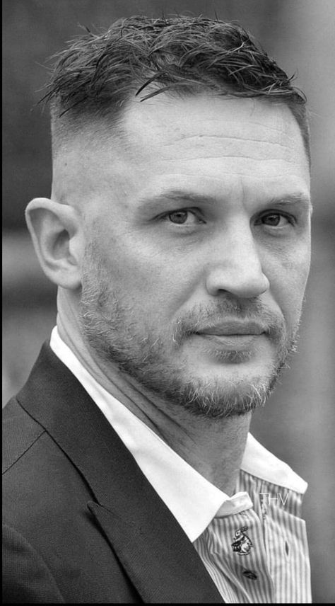 Tom Hardy Taboo Haircut, Tom Hardy Beard, توم هاردي, Tom Hardy Haircut, Ducktail Beard, Tom Hardy Photos, Bald Look, Bad Boy Style, Bald With Beard