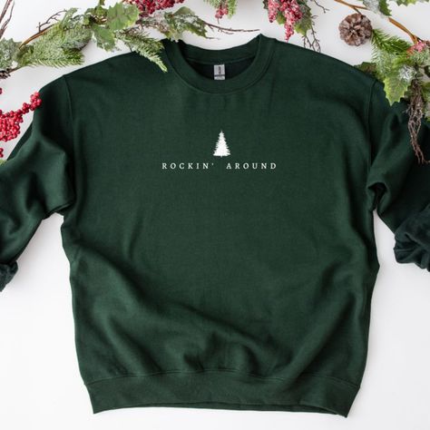 Christmas Sweatshirt Ideas, Bright Minimalist, Cute Calligraphy, Merry Christmas Cute, Creative T Shirt Design, Tshirt Design Inspiration, Shirt Design Inspiration, Christmas Cute, Xmas Sweater