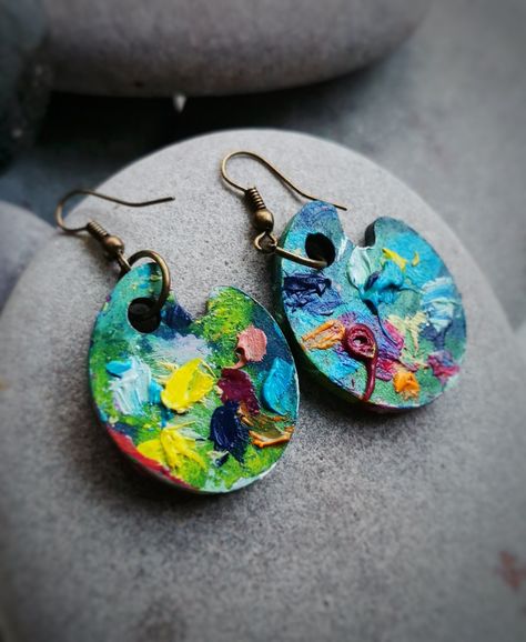 These charming art palette earrings are crafted from wood and high-quality oil paint!  The painting process is the same as traditional oil painting techniques on canvas or wood. First, I cover the surface with glue and chalk gesso, then I paint abstract palettes on both sides. Alternatively, I use them as palettes for my tiny oil paintings, making them a form of upcycled art. To give them an even more artistic look, I apply impasto techniques and a thicker layer of paint, which is why the proces Paint Palette Earrings, Artist Palette Jewelry, Painting Techniques On Canvas, Jewelry Painting, Painting Earrings, Wood Jewelery, Paint Abstract, Painting Palette, Art Palette