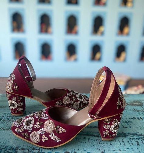 Traditional Sandals, Stylish Shoes Heels, Bridal Sandals Heels, Wedding Sandals For Bride, Bridal Things, Bride Sandals, Girls Footwear, Wedding Shoes For Bride, Bride Heels