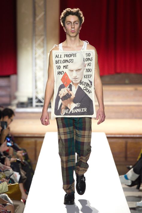 Fast Fashion Outfits, Vivienne Westwood Activism, Punk Runway Fashion, Activist Outfit, Protest Fashion, Fashion Activism, Vivienne Westwood Fashion, Winter Outfits 2020, Fashion Week 2023