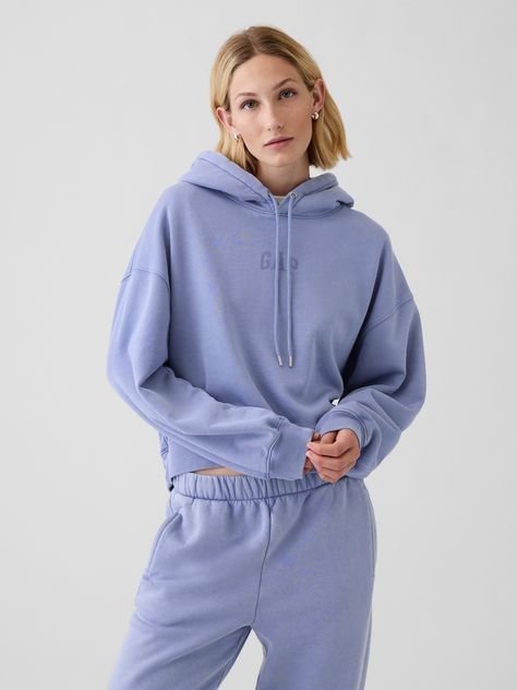 Soft cotton-blend cropped hoodie.  Hooded neckline with drawcords.  Long sleeves.  Banded hem.  This product was made in a factory that invests in gender equality and women’s empowerment.  Through RISE Reimagining Industry to Support Equality) and Gap Inc. ’s program P. A. C. E.  Personal Advancement & Career Enhancement), we support people who make our clothes to build the skills, knowledge, confidence, and resilience needed to advance in work and life.  Learn more here.  * Fit: Over Gap Sweat Set, Shelley Duvall, Streetwear Photoshoot, Hoodie Gap, Random Clothes, College List, Arch Logo, Slim Fit Casual Shirts, Practice Outfits