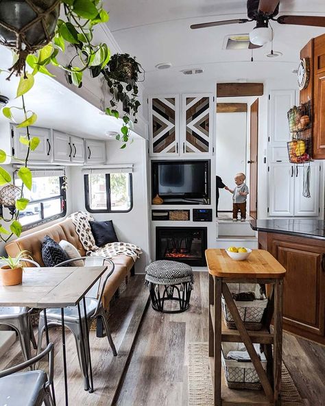 11 Renovated RVs To Make You Want to Get Up and Go - Cottage Journal Expensive And Difficult, Wohne Im Tiny House, Rv Interior Remodel, Architecture Renovation, Cottage Journal, Camper Trailer Remodel, Trailer Decor, Diy Camper Remodel, Get Up And Go