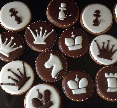 Chess Cupcakes, Chess Cookies, Chess Party, Chess Birthday, Chess Cake, Birthday Decorations At Home, Cake Hacks, Cookie Games, Wedding Chocolate