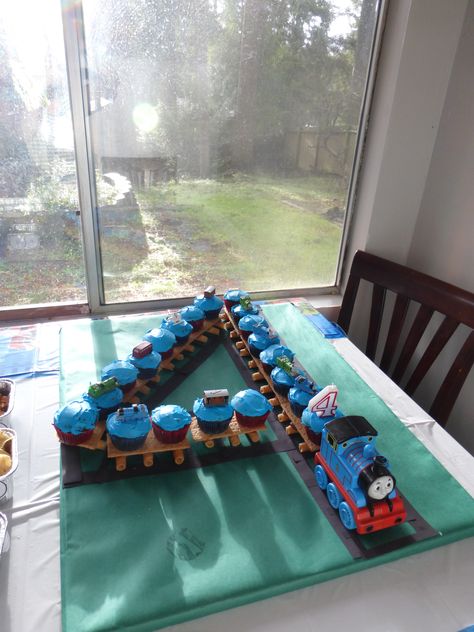 Cupcake Train Birthday, Cupcake Train Cake, Train Theme Cupcakes, Thomas The Train Decorations, Train Cupcakes For Boys, Thomas The Train Cupcakes, Train Desserts, Thomas Birthday Party Ideas, Train Cupcake Cake