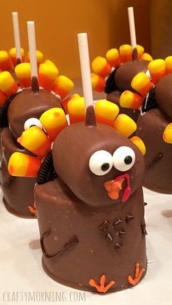 Marshmallow Turkey, Thanksgiving Marshmallow, Treats For Thanksgiving, Unique Thanksgiving Desserts, Cute Thanksgiving Desserts, Thanksgiving Desserts Kids, Halloween Treats To Make, Turkey Treats, Thanksgiving Snacks