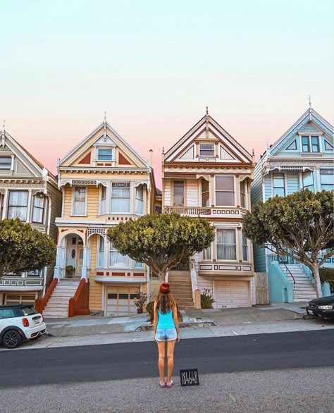 The Painted Ladies, San Francisco Painted Ladies Houses, The Painted Ladies San Francisco, San Francisco Photo Ideas, California Picture Ideas, San Francisco Painted Ladies, Painting Ladies, Pier Santa Monica, Painted Ladies San Francisco