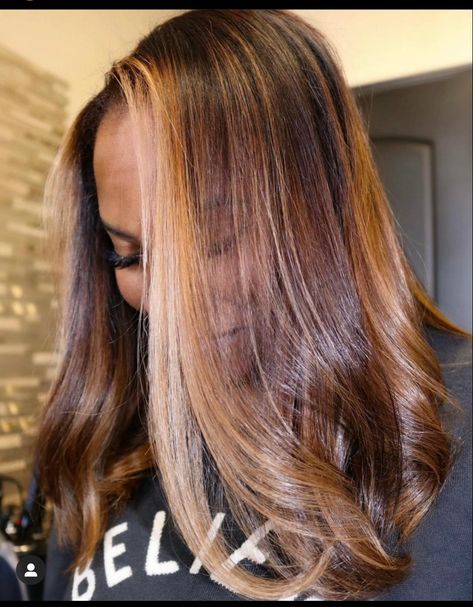 Medium Bobs, Flips Hair, Natural Hair Highlights, Light Browns, Blonde Natural, Girl Hair Colors, Honey Brown Hair, Money Piece, Ginger Hair Color