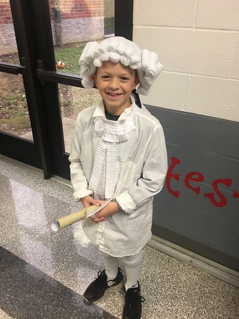 Diy George Washington Costume, Thomas Jefferson Costume, Wax Museum School Project, George Washington Costume, Mont Rushmore, Powdered Wig, Diy Wig, Diy Costumes Kids, King George Iii