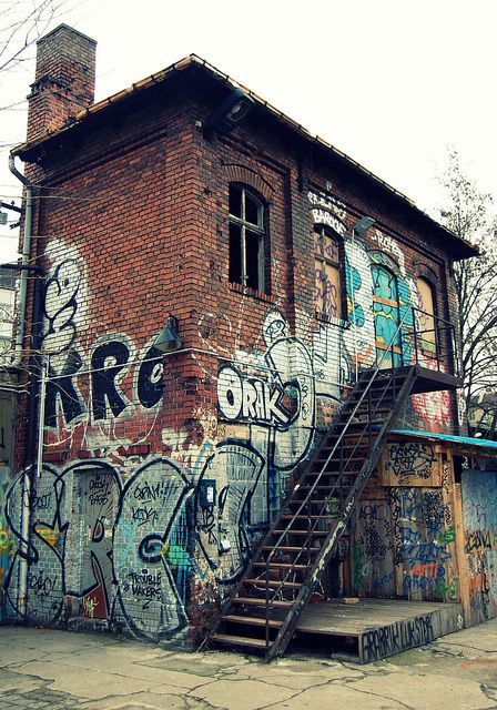 Urban Decay Photography, Decay Photography, Street Photography Urban, Environment Photography, New Retro Wave, Landscape Photography Tips, 강아지 그림, Urban Graffiti, Photography Street