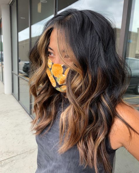 Bookmark These 25 Black Hair With Money Piece Ideas Set To Dominate This Season Face Frame Highlights Dark Hair, Brown Hair With Face Framing Highlights, Face Framing Hair, Instagram Money, Short Hair Highlights, Piece Highlights, Money Piece, Dark Hair With Highlights, Brown Hair Balayage