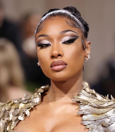 #megantheestallion #icon #metgala Red Carpet Makeup, White Makeup, Megan Thee Stallion, Black Women Makeup, Dope Makeup, The Met Gala, Makeup Obsession, Makeup For Black Women, Celebrity Makeup