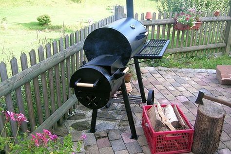 BBQ Tip: How to Season an Offset Smoker Best Offset Smoker, Best Smoker, Brick Bbq, Outdoor Bbq Area, Bbq Hacks, Offset Smoker, Smoker Cooking, Gado Gado, Summer Cookouts