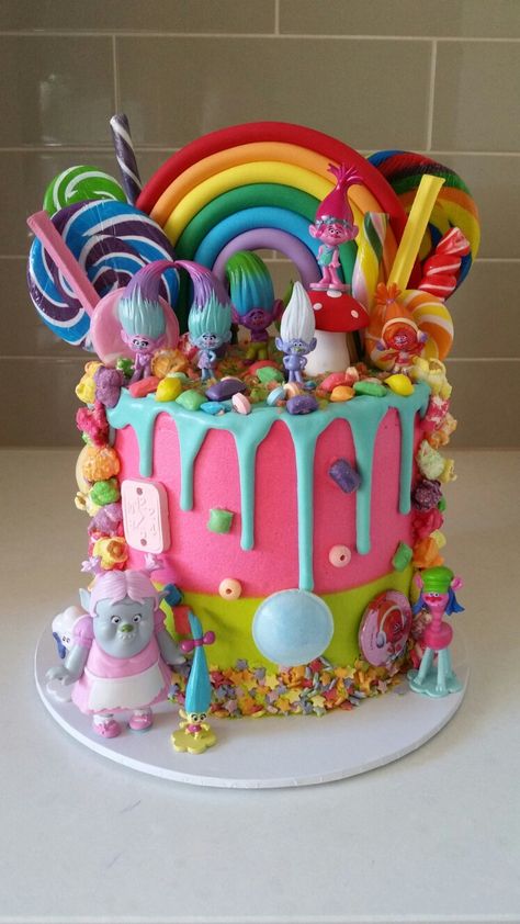 Birthday Cake Trolls, Diy Trolls Birthday Cake, Trolls Bday Cake, Trolls Band Together Birthday Cake, Trolls World Tour Cake, Simple Trolls Birthday Cake, Troll Birthday Cakes, Trolls Birthday Party Ideas Cake, Trolls Band Together Cake