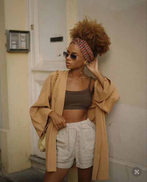 Boho Shorts Outfit Bohemian, Minimal Bohemian Style, Afronation Outfits, Boho Black Women Aesthetic, Afro Chic Fashion, Afrocentric Fashion, Earthy Outfits, Effortlessly Chic Outfits, Elegante Casual