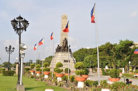 Rizal park, Manila, philippines  http://www.carltonleisure.com/travel/flights/first-class/philippines/manila/belfast/ Rizal Park Manila, Luneta Park, Business Class Flights, Rizal Park, Conference Themes, First Class Flights, Business Class Flight, First Class Tickets, Restaurant Themes