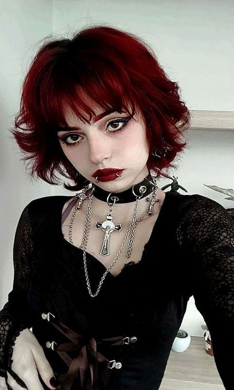 Stile Punk Rock, Vampire Hair, Short Bleached Hair, Short Red Hair, Short Grunge Hair, Gothic Hairstyles, Goth Hair, Hair Inspiration Short, Alternative Hair