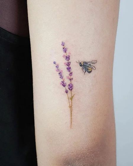 100 Inspiring Bee Tattoo Designs For 2022 - The Trend Spotter Bee Tattoo Meaning, Small Bee Tattoo, Honey Bee Tattoo, Bumble Bee Tattoo, Petit Tattoo, Lavender Tattoo, Foot Tattoos For Women, Unique Tattoo Designs, Bee Tattoo