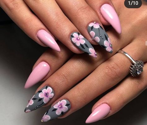 Pink Nails With Flower Design, Pink Floral Nails, Grey Nail, Summer Nails 2023, Pretty Nail Art Designs, Nail Art Designs Videos, Nails 2023, Pink And Gray, Classy Nails