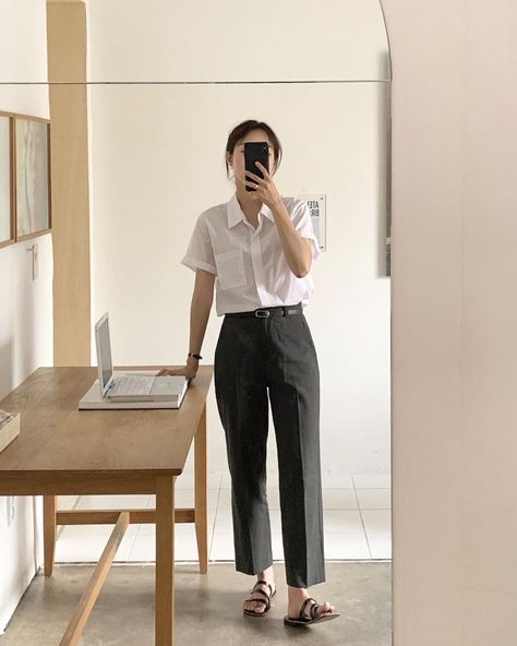 Polo Shirt Office Outfit Women's, White Polo Shirt Outfit, Simple Office Outfit, Ootd Office, Slacks Outfit, Korean Pants, Trousers Outfit, Polo Shirt Outfits, Polo Shirt Style