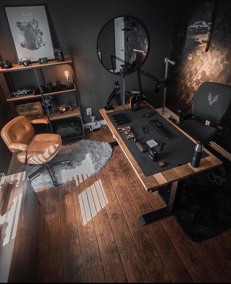 Dark Office Setup, Industrial Gaming Setup, Desks Ideas For Men, Manly Room, Modern Home Offices, Home Studio Setup, Small Home Offices, Studio Setup, Game Room Design