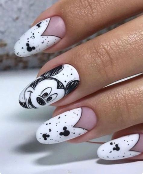 Mickey Mouse Nail Design, Mouse Nail Art, Mickey Mouse Nail Art, Mouse Nails, Mickey Mouse Nails, Disney Acrylic Nails, Mickey Nails, Halloween Acrylic Nails, Nail Art Disney