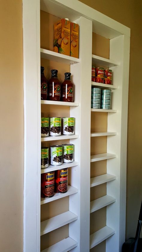 Pantry between the studs - Are you short on kitchen storage? This DIY Pantry Between the Studs adds TONS of useful storage and it's not hard to make. Stud Storage, Between The Studs, Between Studs, Pantry Redo, Organize Ideas, House Storage, Built In Pantry, Pantry Wall, Pantry Organizers