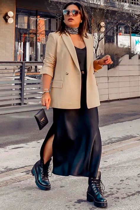 Leather Jacket And Combat Boots Outfit, Long Dress Combat Boots, Doc Martins Business Casual, Black Dress With Shoes Outfit, Long Dress And Boots Outfit Winter, Styling Long Blazer, Styling Ankle Boots With Dresses, Chic Boots Outfit, Long Combat Boots Outfit