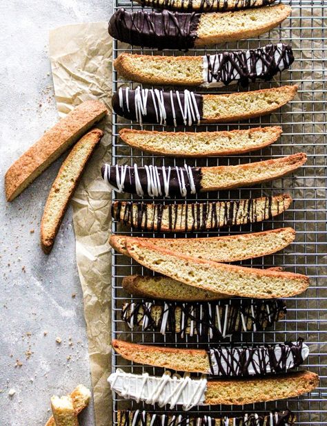 Simple Vanilla Biscotti - Eats Delightful Recipe For Biscotti, Vanilla Biscotti, Best Biscotti Recipe, Homemade Biscotti, Pita Bread Recipe, Biscotti Cookies, Snowball Cookies, Vanilla Buttercream Frosting, Biscotti Recipe