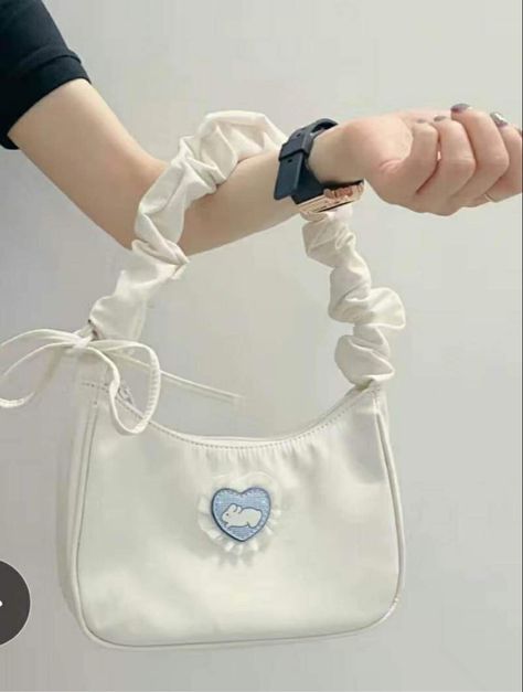 Tas Selempang Aesthetic, Hand Bags Aesthetic, Korean Purse, Sac Aesthetic, Cute Sling Bag, Classy Bags, Korean Bags, Cosmetic Creative, Stylish School Bags