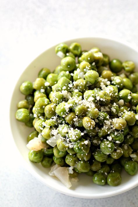 Parmesan Peas Parmesan Peas, Housewife Recipes, Recipe Vegetables, Family Meal Planning Healthy, Ww Dinner, Free Weekly Meal Plan, Paleo Vegetarian, Yummy Veggies, Peas Recipe