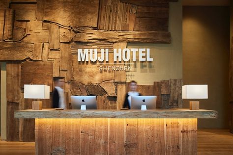 Muji Hotel by Super Potato, Shenzhen – China » Retail Design Blog Muji Hotel, Front Desk Design, Hostels Design, Hotel Lobby Design, Reception Desk Design, Lobby Reception, Hotel Reception, Lobby Interior, Counter Design