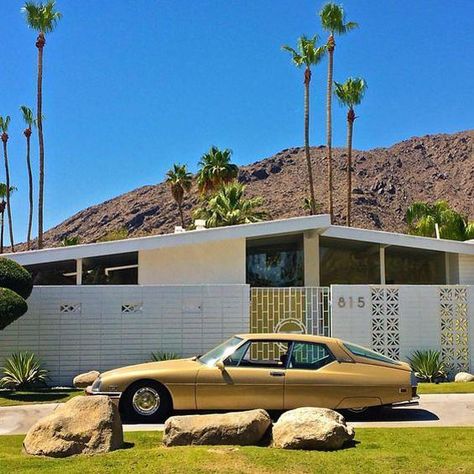 Geometric Patterns of Screen Blocks Beautifully Decorating Mid Century Modern Homes Vintage Palm Springs, Palm Springs Aesthetic, Los Angeles Aesthetic, Screen Block, Palm Spring, Palm Springs California, California Dreaming, Mid Century Modern House, Mid Century House