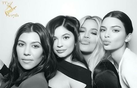 Kardashian Photo Booth, Kylie Jenner Insta, Kardashian Sisters, Jenner Girls, Trajes Kylie Jenner, Kardashian Jenner Family, Kardashians And Jenners, Kyle Jenner, Robert Kardashian