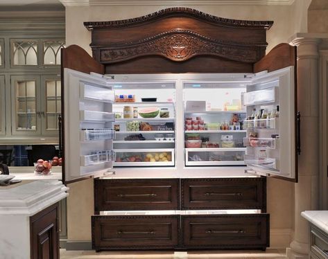 White Traditional Kitchen, Sub Zero Fridge, Dream Fridge, Chateau Kitchen, Fridge Cabinet, Kitchen New York, White On White, Kitchen On A Budget, House Room